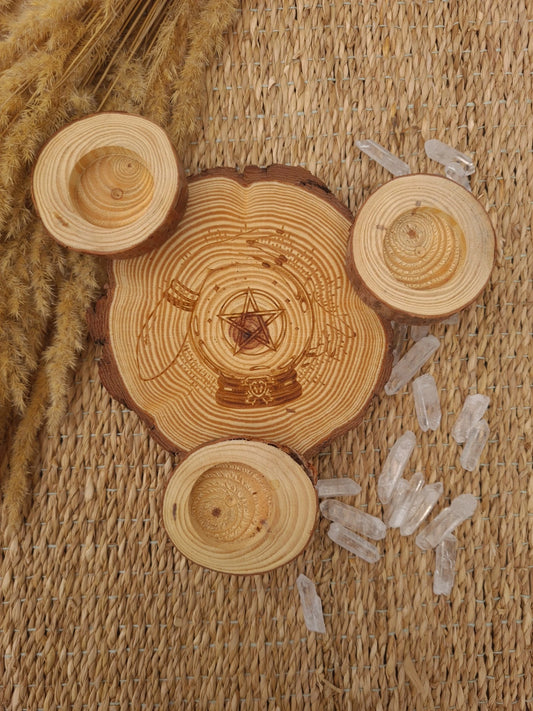 Klotställ i trä - kristallkula med hand