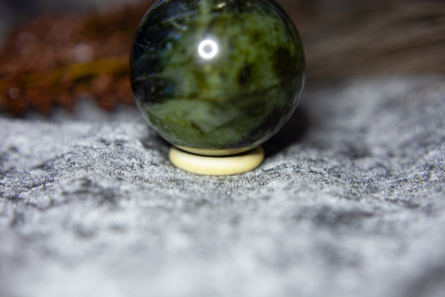 Sphere stand round