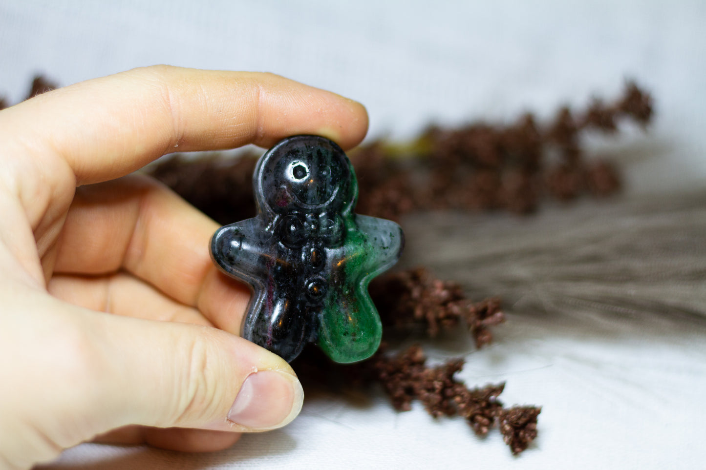 Zoisit med Rubin - Pepparkaksgubbe 𐀪