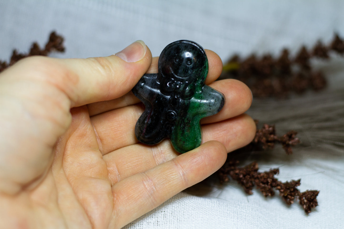 Zoisit med Rubin - Pepparkaksgubbe 𐀪