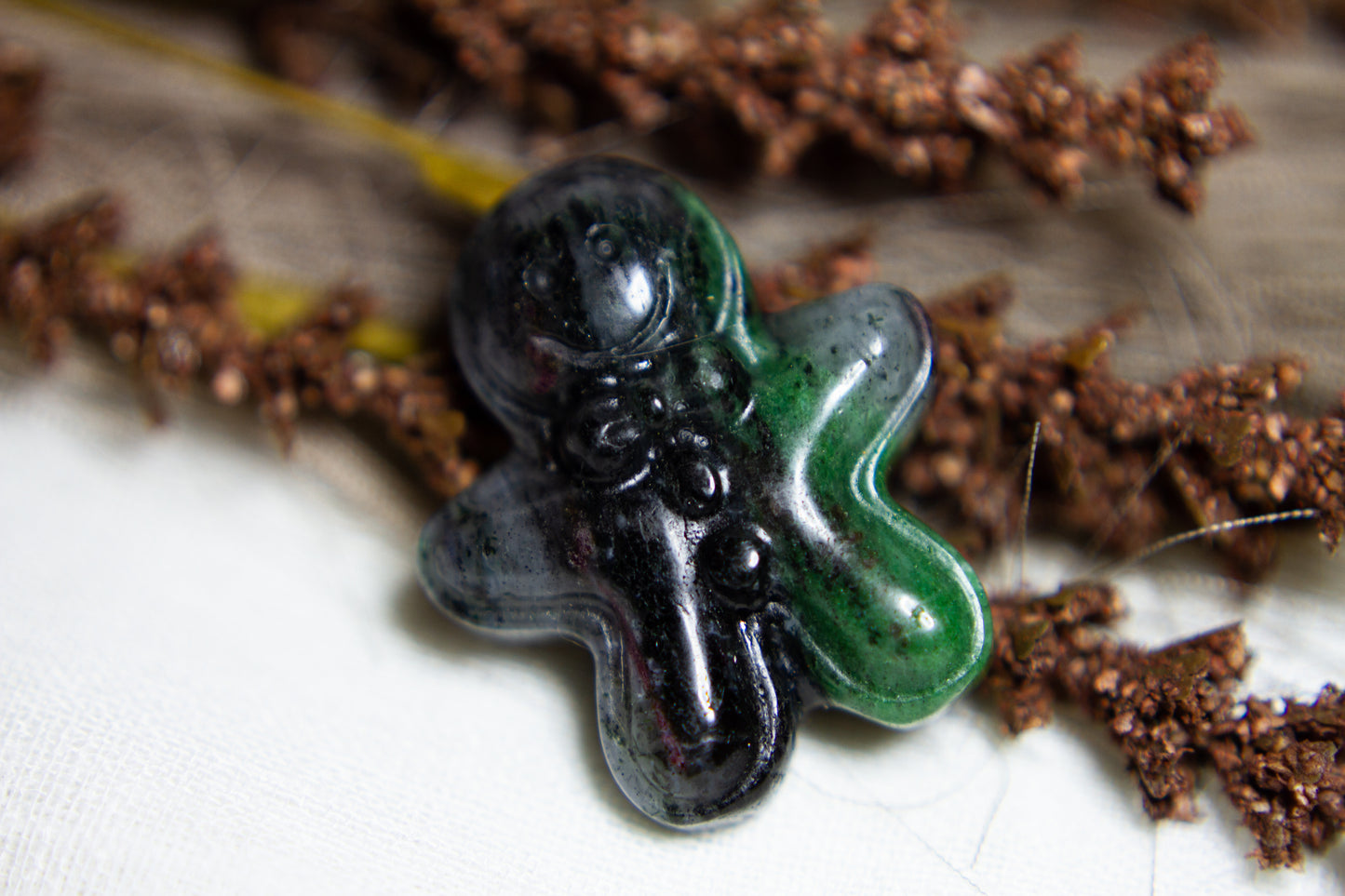 Zoisit med Rubin - Pepparkaksgubbe 𐀪