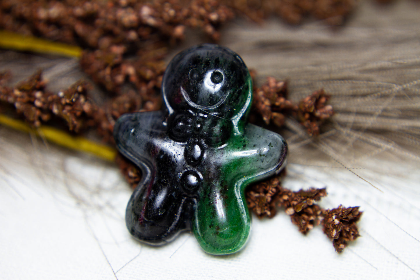 Zoisit med Rubin - Pepparkaksgubbe 𐀪