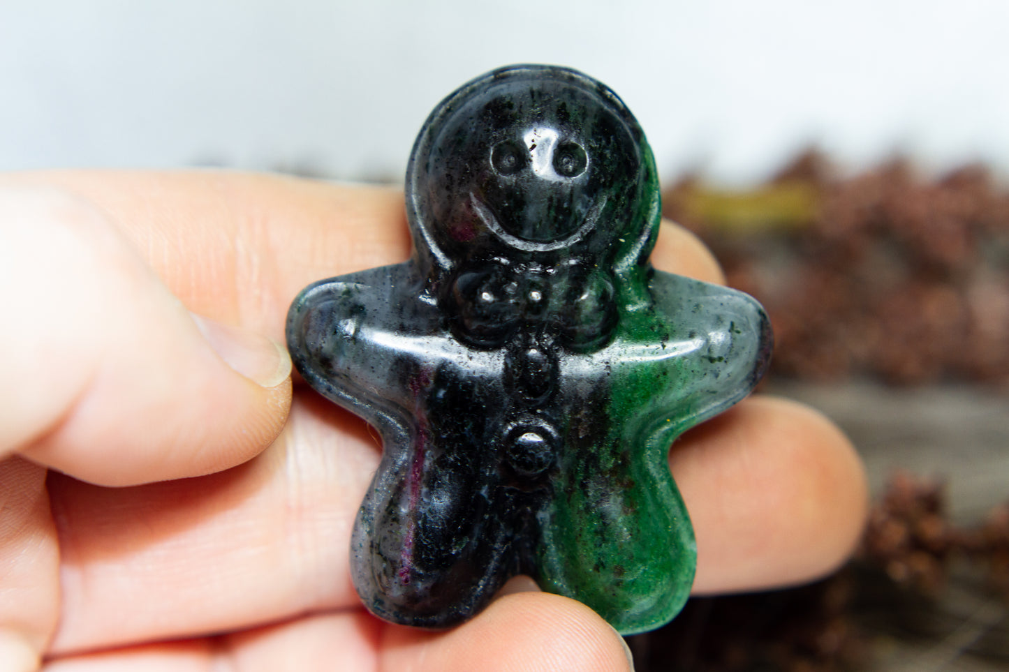 Zoisit med Rubin - Pepparkaksgubbe 𐀪