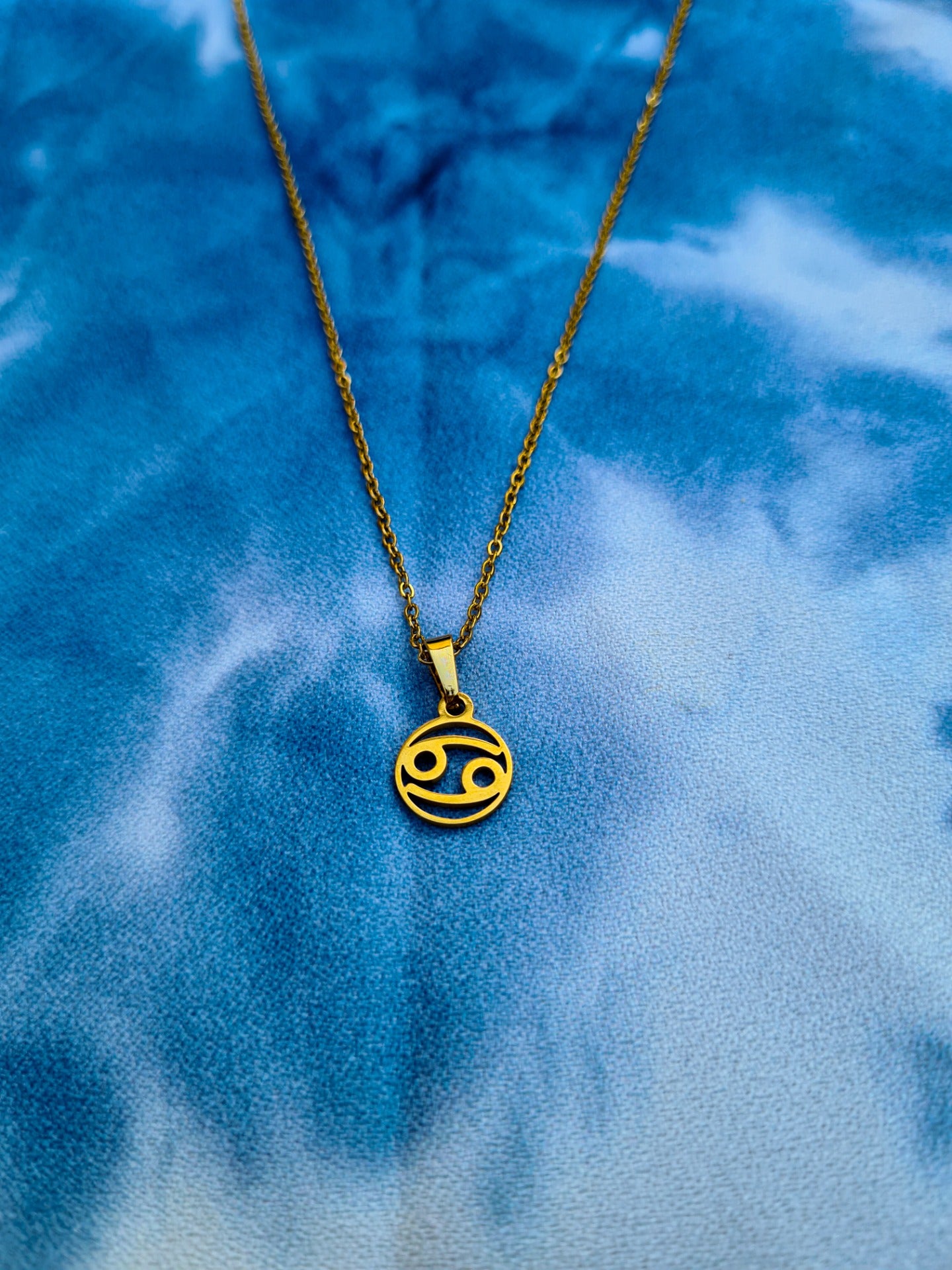 Cancer necklace gold